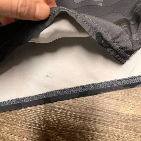 Vuori Clementine Shorts 2.5” Black Gray Camo Lined Running Athletic Size L - Picture 5 of 5